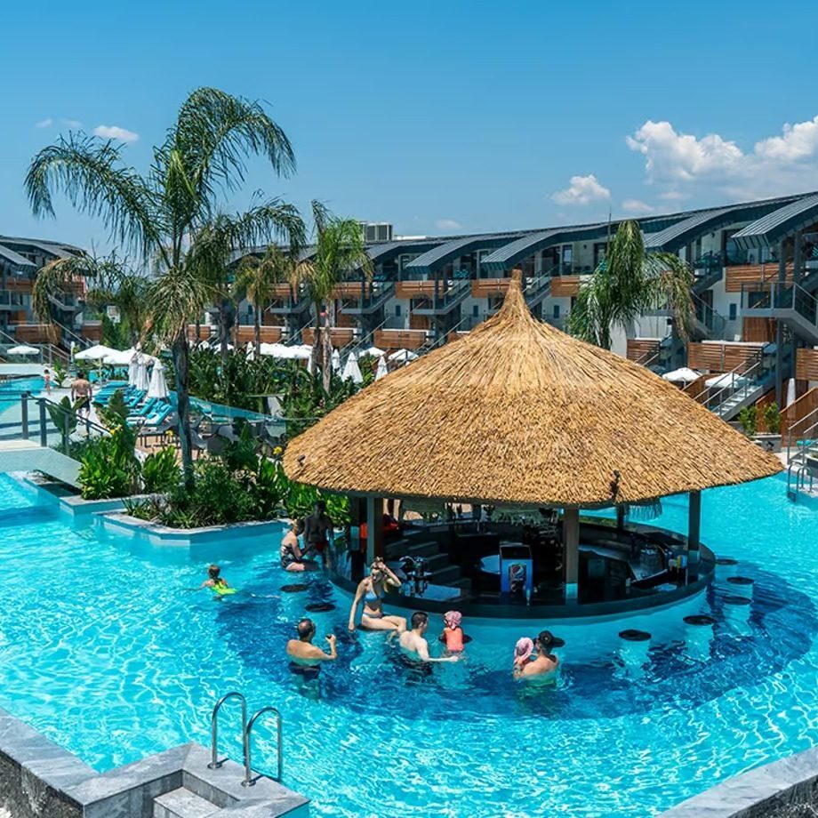 ფეტიე, თურქეთი. ლაქშერული სასტუმროს აუზი