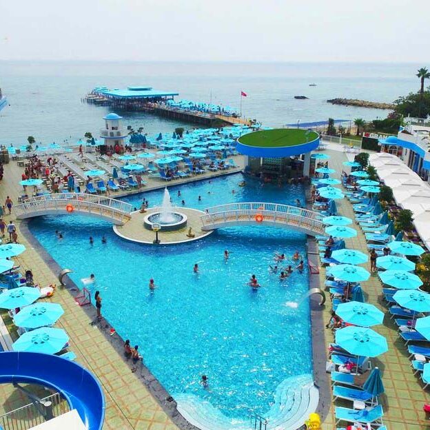 ანტალია, თურქეთი. სასტუმროს აუზი